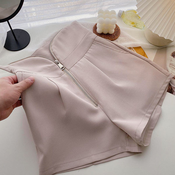 Moderns bikšu plats modelis ar rāvējslēdzēju