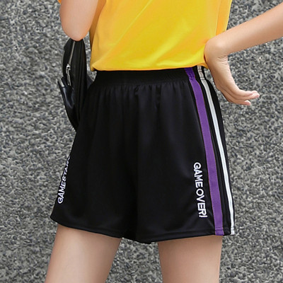 Sieviešu šorti ar uzrakstu un apmalēm