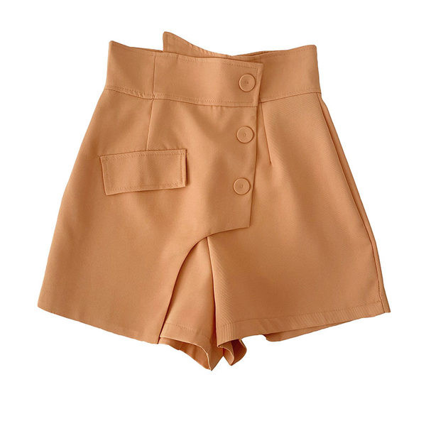 Model modern de pantaloni scurți lat cu nasturi