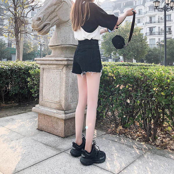 Pantaloni scurți din denim model uni pentru femei