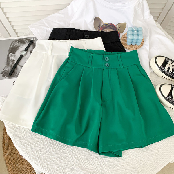 Jauns sieviešu šortu modelis - ar kabatām un augstu vidukli