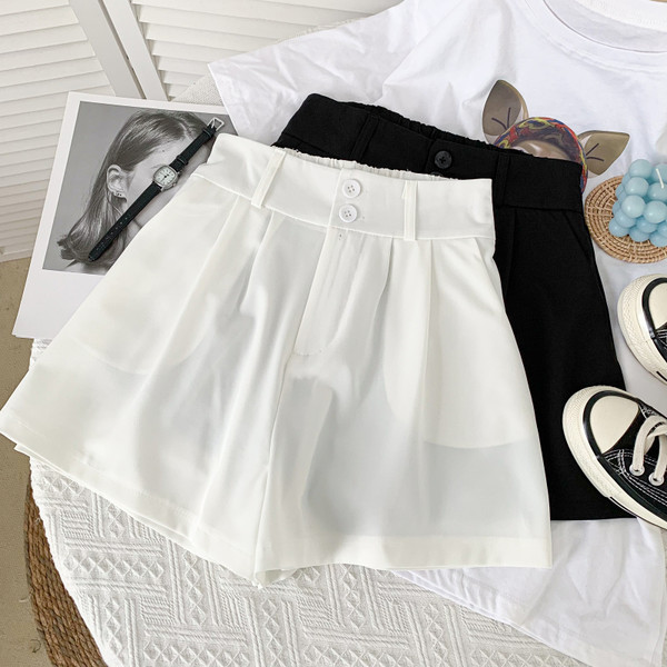 Jauns sieviešu šortu modelis - ar kabatām un augstu vidukli