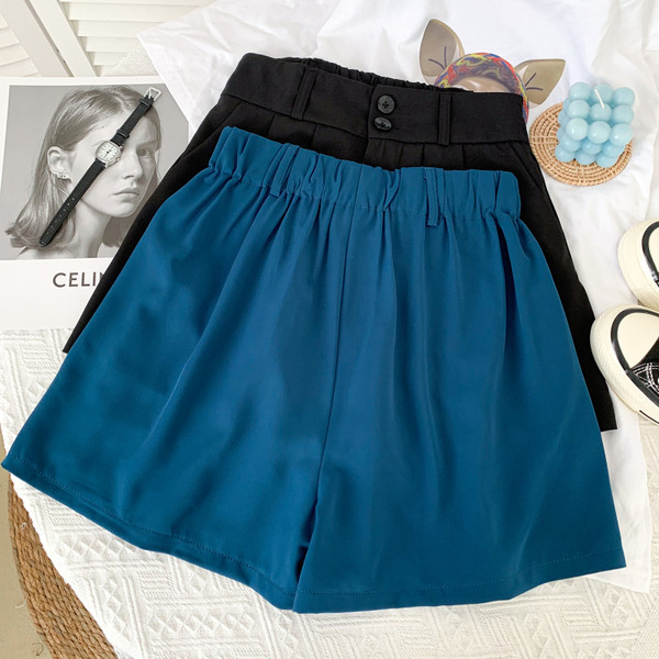 Jauns sieviešu šortu modelis - ar kabatām un augstu vidukli