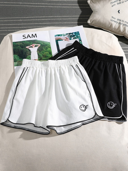 Pantaloni scurti sport de dama cu margini si broderii