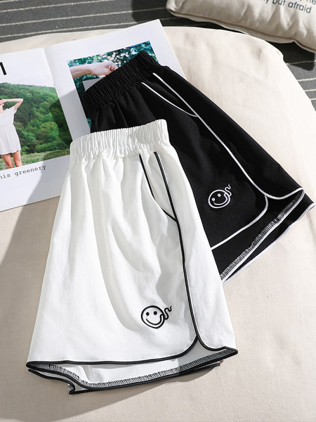 Pantaloni scurti sport de dama cu margini si broderii