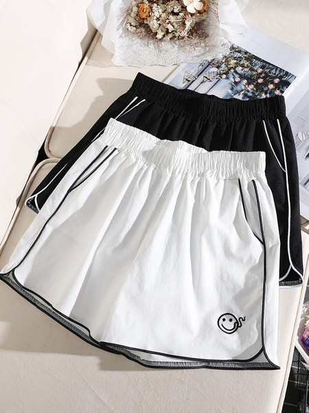 Pantaloni scurti sport de dama cu margini si broderii