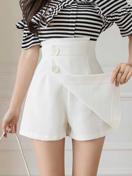 Pantaloni scurți de damă - model asimetric