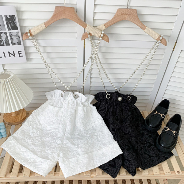 Moderni sieviešu šorti ar pērļu ķēdīti baltā un melnā krāsā