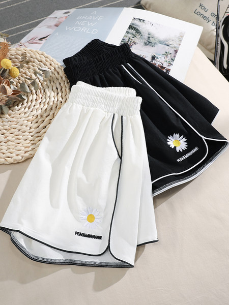 Pantaloni scurți de damă cu broderie și inscripție