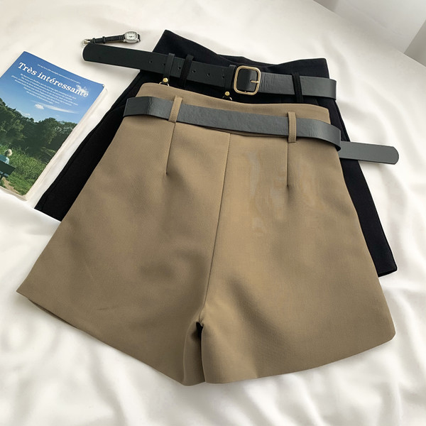 Sieviešu platie šorti ar augstu jostasvietu un metāla ķēdīti