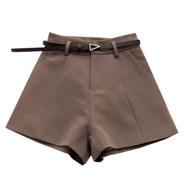 Jauns šortu modelis ar augstu vidukli un kabatām