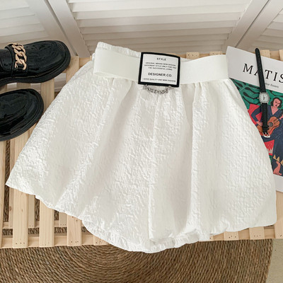 Casual γυναικείο σορτς σε λευκό και μαύρο χρώμα