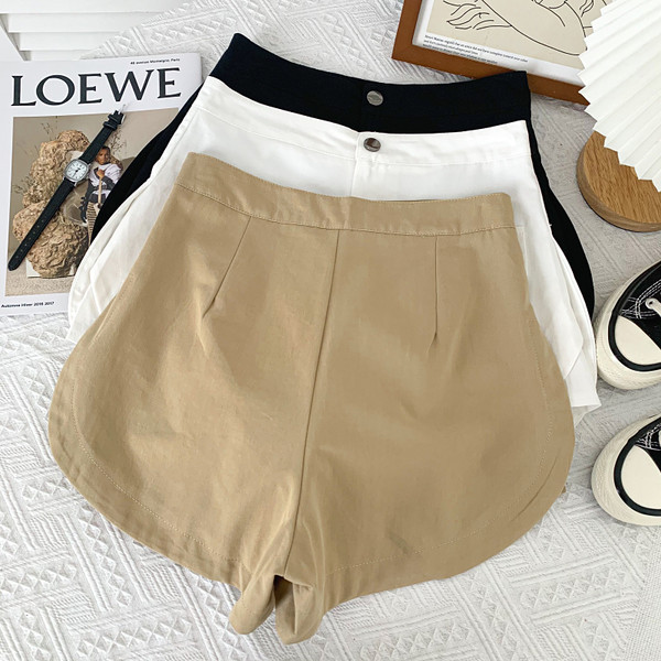 Sieviešu ikdienas šortu plats modelis ar augstu vidukli