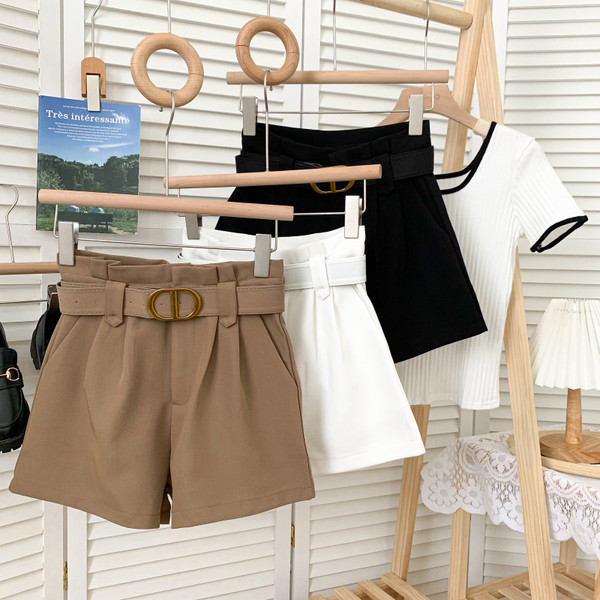 Pantaloni scurti de dama model nou cu talie inalta si curea