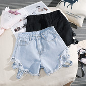 Pantaloni scurți moderni de damă cu motive rupte și elemente metalice