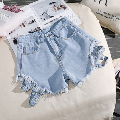 Pantaloni scurți moderni de damă cu motive rupte și elemente metalice