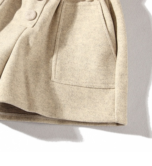 Къси дамски панталони с висока талия широк модел и копчета