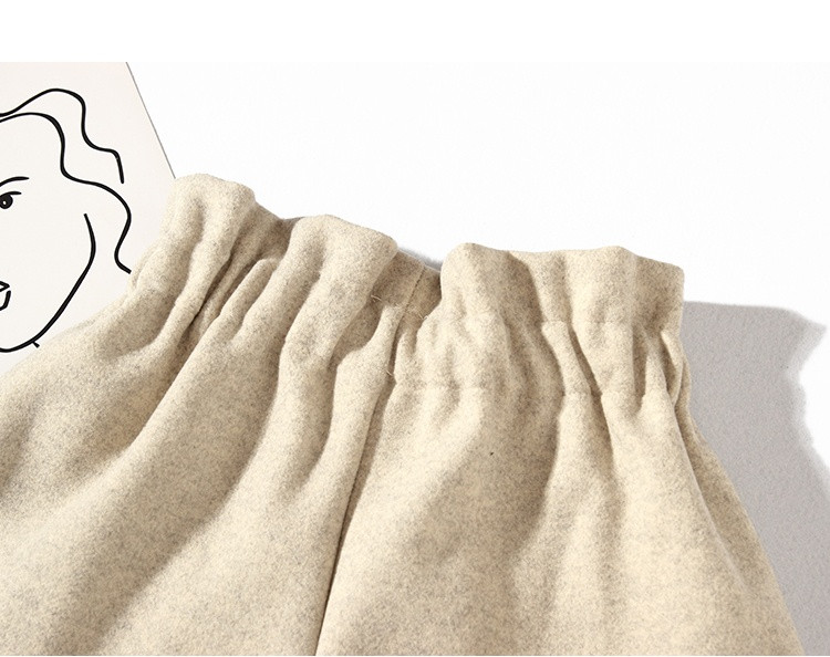 Къси дамски панталони с висока талия широк модел и копчета