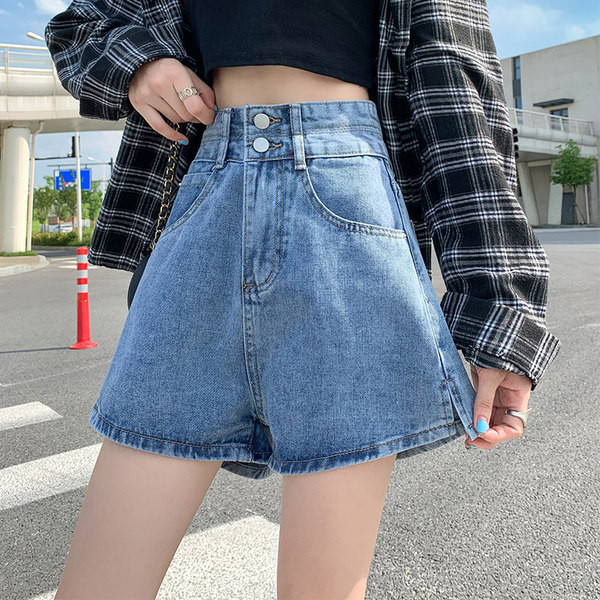 Plašs īsu džinsu modelis ar kabatām un augstu vidukli