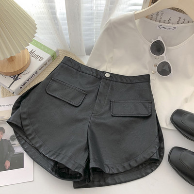 Pantaloni scurți de damă cu nasture