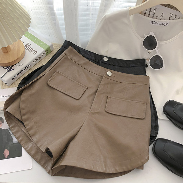 Pantaloni scurți de damă cu nasture