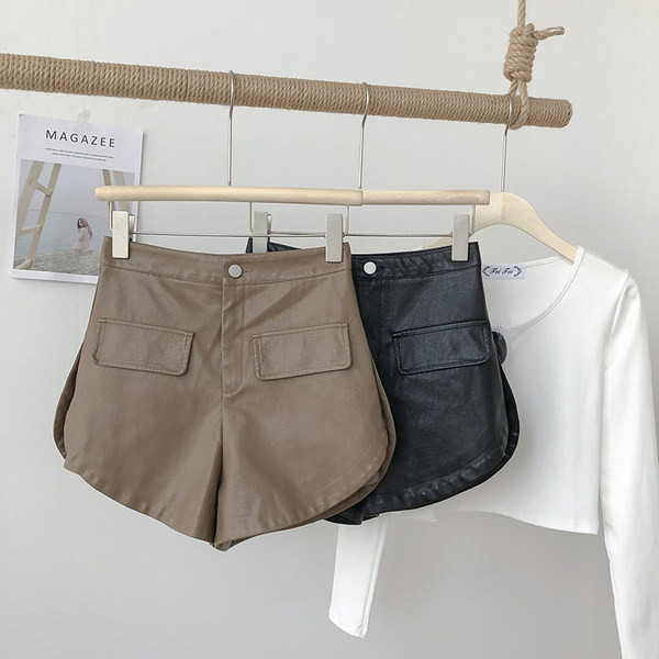 Pantaloni scurți de damă cu nasture