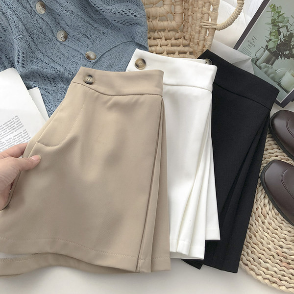 Model nou de pantaloni scurți de damă într-o singură culoare