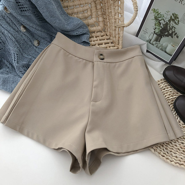 Model nou de pantaloni scurți de damă într-o singură culoare