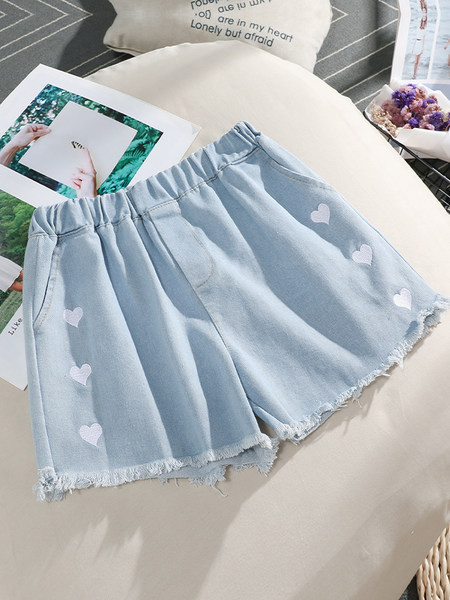 Pašreizējais sieviešu šortu vienkrāsains modelis ar izšuvumu