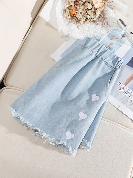 Pašreizējais sieviešu šortu vienkrāsains modelis ar izšuvumu