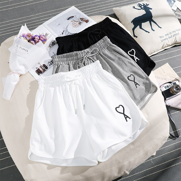 Pantaloni scurti de dama cu broderie si cravate