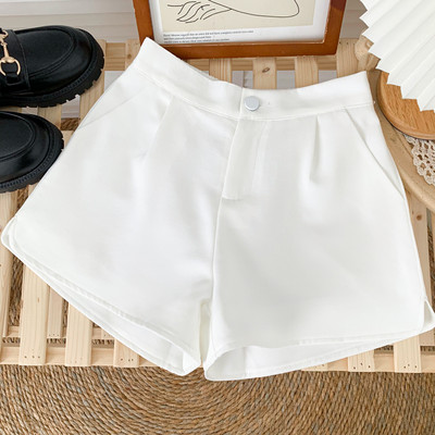 Jauns sieviešu šortu modelis ar kabatām - vairākas krāsas