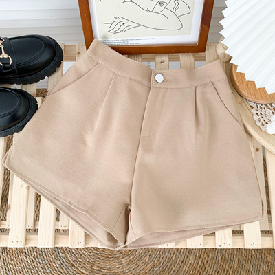 Jauns sieviešu šortu modelis ar kabatām - vairākas krāsas