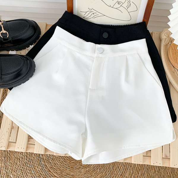 Jauns sieviešu šortu modelis ar kabatām - vairākas krāsas