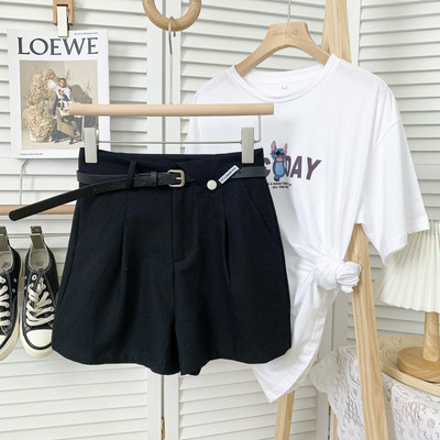 Pantaloni scurți moderni de damă - cu centură și buzunare