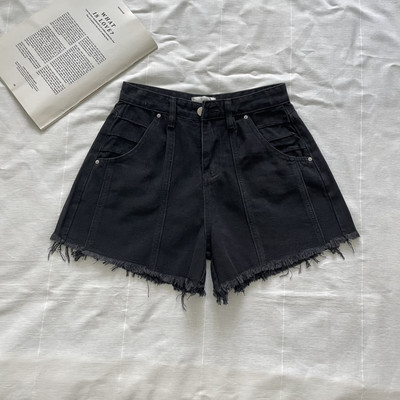 Model nou de blugi scurti cu buzunare