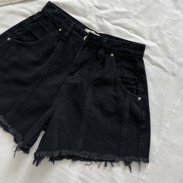 Model nou de blugi scurti cu buzunare