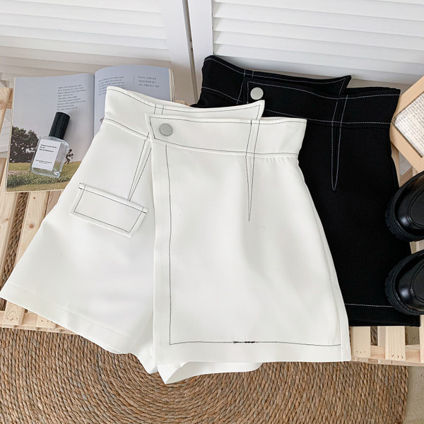 Pantaloni scurți casual dama cu transfer in alb si negru