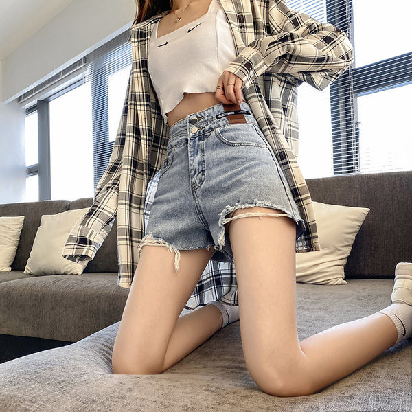 Ženske traper kratke hlače s poderanim motivima i visokim strukom