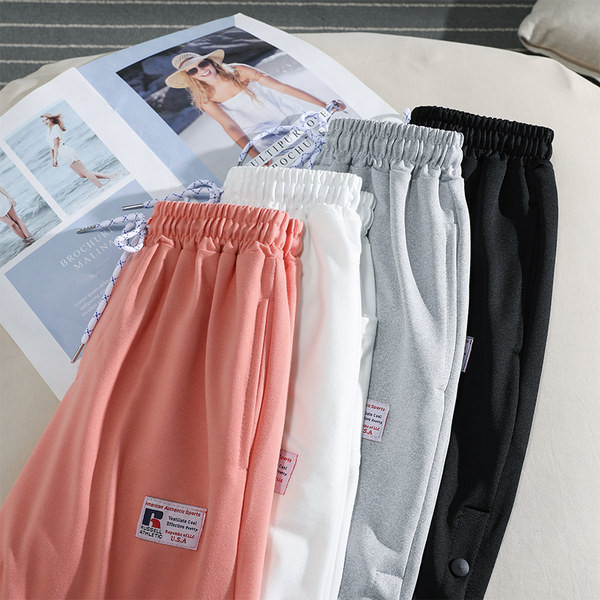 Sieviešu sporta bikses ar saitēm un pogām 3/4 garumā