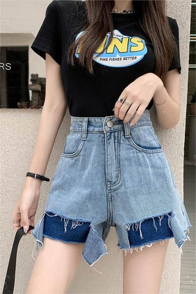 Дамски дънкови къси панталони с  разкъсани мотиви и джобове