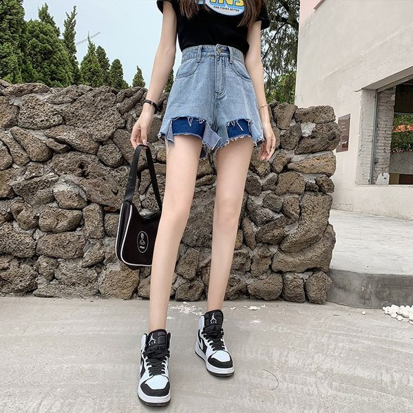 Дамски дънкови къси панталони с  разкъсани мотиви и джобове