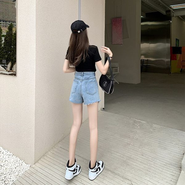 Дамски дънкови къси панталони с  разкъсани мотиви и джобове