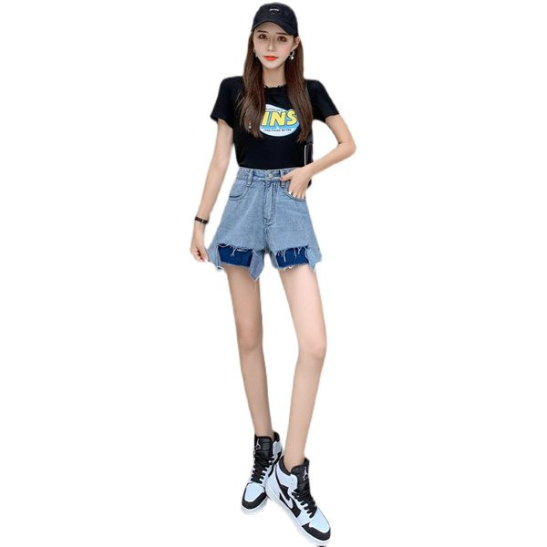 Дамски дънкови къси панталони с  разкъсани мотиви и джобове