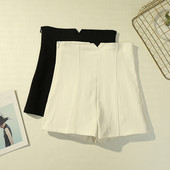 Sieviešu šorti ar augstu vidukli - tīrs modelis