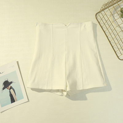 Sieviešu šorti ar augstu vidukli - tīrs modelis