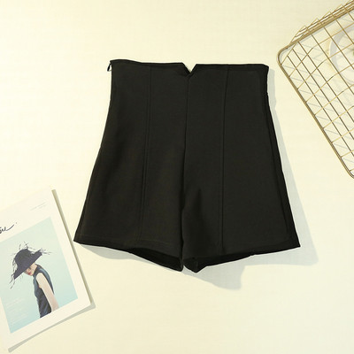 Sieviešu šorti ar augstu vidukli - tīrs modelis