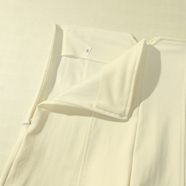 Sieviešu šorti ar augstu vidukli - tīrs modelis