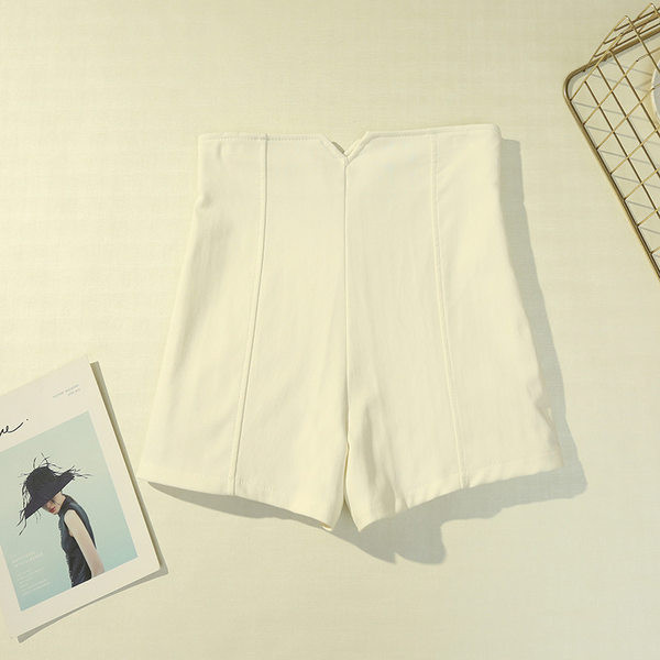 Sieviešu šorti ar augstu vidukli - tīrs modelis