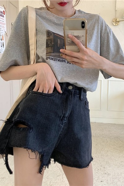 Sieviešu džinsa šorti ar augstu vidukli un saplēstiem motīviem